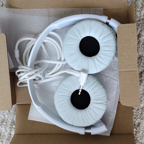 Sony Headphones - Picture 3 of 14